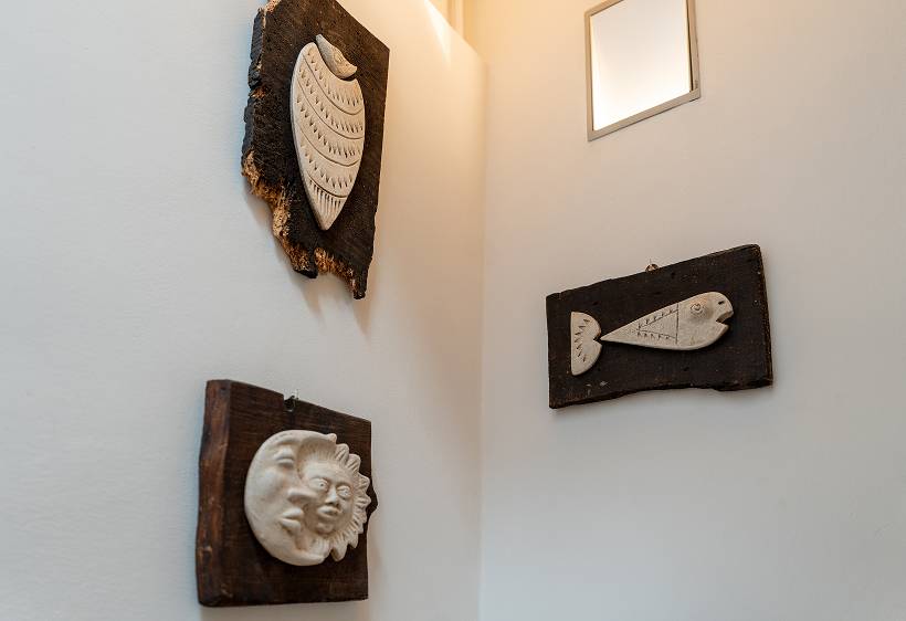 Ceramic wall decor detail