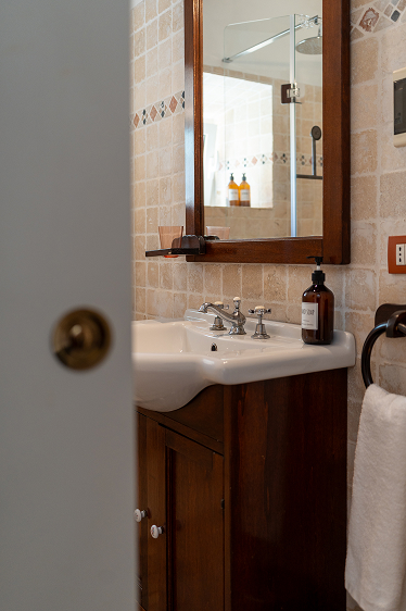 Bathroom sink detail